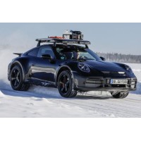 A Porsche először a 911-es modellnél határoz meg terepabroncsot