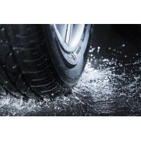 Aquaplaning – hogyan védenek a jó gumik?
